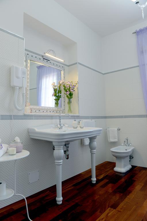 Il Giardino Delle Jacaranda Bed & Breakfast Talsano Phòng bức ảnh